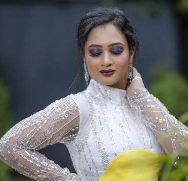 सोशल मीडियावर गिरीजाचा मोठा चाहतावर्ग आहे. दिवसेंदिवस तिच्या चाहत्यांची संख्या वाढत चालली आहे.