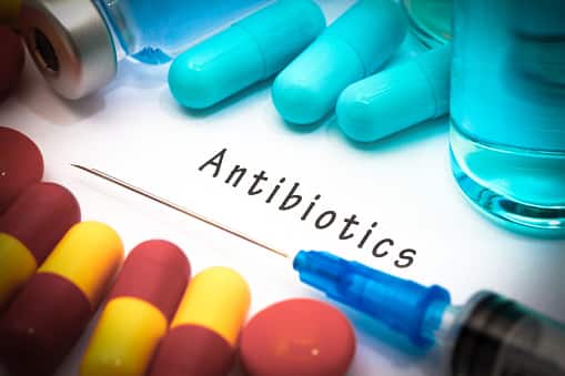 Avoid antibiotics for low grade fever Avoid Antibiotics : हलका ताप असल्यास अँटिबायोटिक औषध देणं टाळा, आयसीएमआरच्या डॉक्टरांना सूचना
