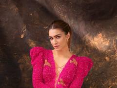 PHOTO: क्रिती सेननचा स्टायलिश लूक; शॉर्ट ड्रेसमध्ये फ्लॉन्ट केला नवा अवतार!