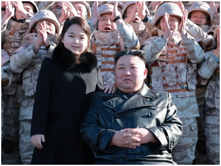 North Korean Dictator Kim Jong Un Seen With His Daughter For Second Time See Pictures
– News X