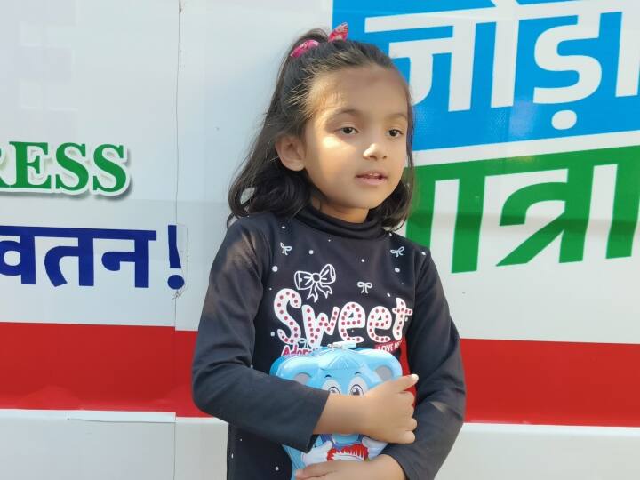 Indore minor girl has intention to donate piggy bank savings to Rahul Gandhi for Bharat Jodo Yatra ANN Bharat Jodo Yatra: राहुल गांधी को गुल्लक की जमापूंजी देना चाहती है इंदौर की ये नन्ही मासूम, बताई वजह