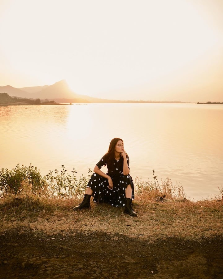 या लूकमध्ये अभिनेत्री खूपच हॉट दिसत आहे. (फोटो सौजन्य :surbhijyoti/इंस्टाग्राम)