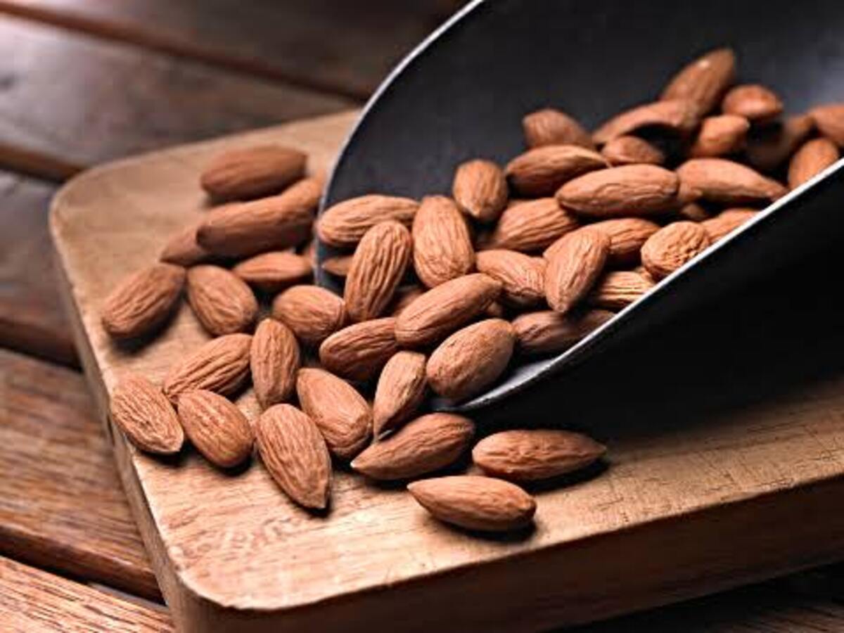 Almonds : பாதாமை ஊறவைங்க.. தோல் உரிச்சு சாப்பிடுங்க.. இவ்வளவு மேஜிக் நடக்குமா? கொஞ்சம் படிங்க..