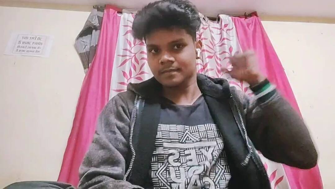 Wardha : एका हाताने टाळी वाजवण्याचा विक्रम, इंडिया बुक ऑफ रेकॉर्डमध्ये नोंद Wardha one hand clapping india book of record one hand clap record Wardha : एका हाताने टाळी वाजवण्याचा विक्रम, इंडिया बुक ऑफ रेकॉर्डमध्ये नोंद