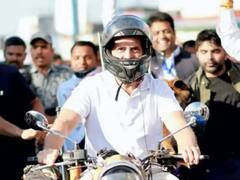 Bharat Jodo Yatra:  भारत जोडो यात्रेत राहुल गांधींनी चालवली बुलेट, पाहा फोटो