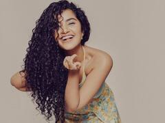 క్యూట్ స్మైల్ తో మెస్మరైజ్ చేస్తోన్న అనుపమా పరమేశ్వరన్