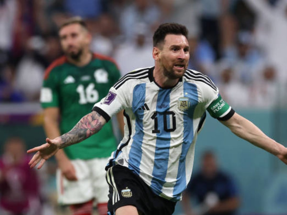 Lionel Messi leads Argentina to 2-0 win over Mexico at World Cup