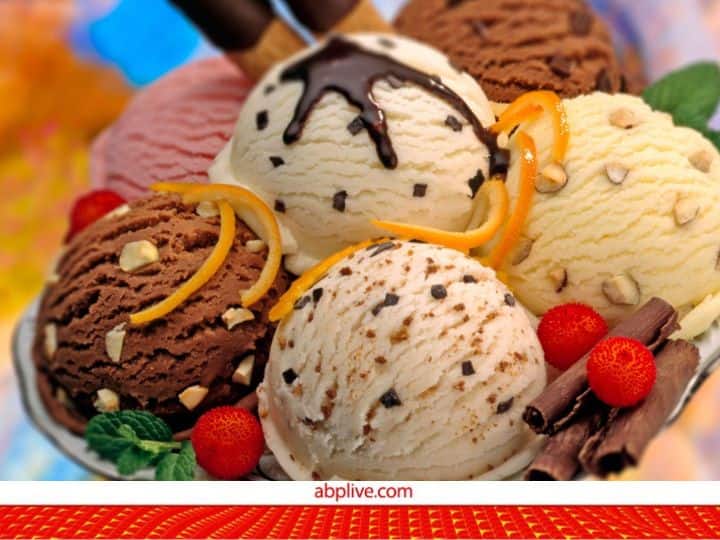 आइसक्रीम खाना सभी को पसंद होता है लेकिन, सर्दी के आते ही सभी को आइसक्रीम न खाने की सलाह दी जाती है. लेकिन, ठंड में भी आइसक्रीम का सेवन हमारे शरीर के लिए फायदेमंद है.