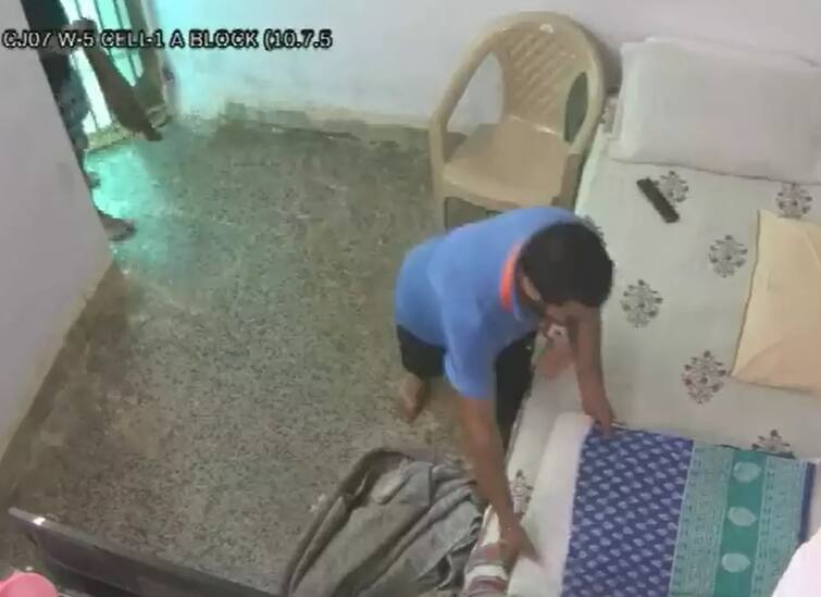 Delhi AAP Minister Satyendar Jain New Video out, Sweepers Cleaning the Jail Room Satyendar Jain New Video: સત્યેન્દ્ર જૈનનો હવે ચોથો વીડિયો સામે આવતા વિવાદ વકર્યો