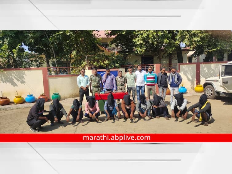 10 Naxal supporters arrested for collecting ransom on behalf of Naxalites incident in Gadchiroli नक्षलवाद्यांच्या वतीने खंडणी वसूल करणाऱ्या 10 नक्षल समर्थकांना अटक, गडचिरोलीतील घटना