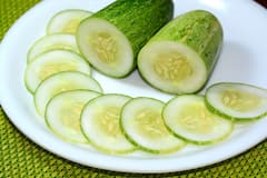 Health: કાકડી ખાવાથી શરીરમાં થાય છે ઘણા બધા ફાયદા, ગરમીમાં વધારે ખાવી જોઈએ