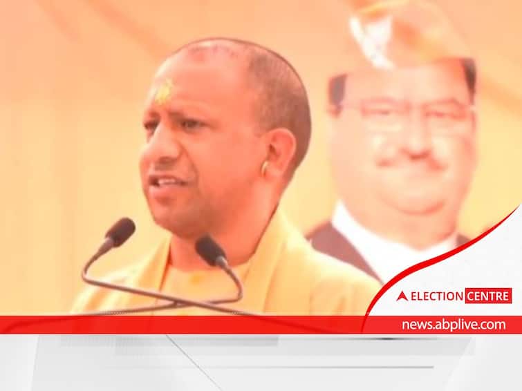 Gujarat Polls 2022: UP CM Yogi Adityanath Calls Kejriwal 'Namoona', Accuses Him Of Supporting Terrorists Gujarat Polls 2022: UP CM Yogi Adityanath Calls Kejriwal 'Namoona', Accuses Him Of Supporting Terrorists