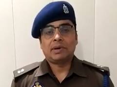 महराजगंज: बेटे ने बीच सड़क पर अपनी मां को लात-घूसों से बुरी तरह पीटा, वीडियो वायरल