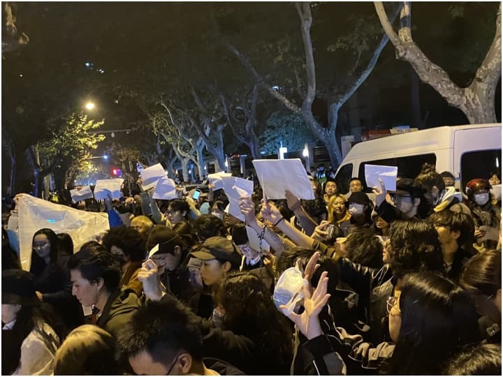 Corona : चीनमध्ये जनतेचा लॉकडाऊनला विरोध, सरकारविरोधातील निदर्शनात 10 लोकांचा मृत्यू china protest against covid lockdown protest demand to remove lockdown Corona : चीनमध्ये जनतेचा लॉकडाऊनला विरोध, सरकारविरोधातील निदर्शनात 10 लोकांचा मृत्यू