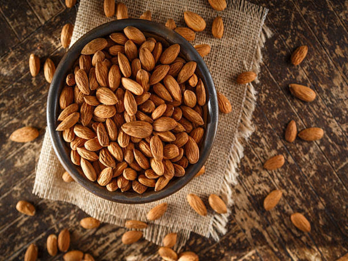 Almonds : பாதாமை ஊறவைங்க.. தோல் உரிச்சு சாப்பிடுங்க.. இவ்வளவு மேஜிக் நடக்குமா? கொஞ்சம் படிங்க..