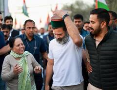 Rahul Gandhi: দু'চাকায় সওয়ার রাহুল, পোষ্যর সঙ্গেও কাটালেন সময়