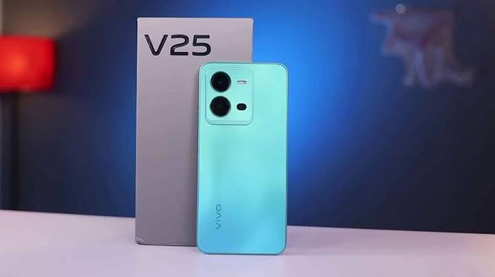 Vivo V25 5G : इस फोन में 6.44 इंच की FHD+ डिस्प्ले, मीडियाटेक Dimensity 900 प्रोसेसर और 4500mAh की बैटरी दी गई है, जिसके साथ 44W की फास्ट चार्जिंग दी गई है. इसमें तीन रियर कैमरे मिलते हैं जिनमें 64MP+8MP+2MP के लेंस शामिल हैं. फोन में 50 मेगापिक्सल का फ्रंट कैमरा दिया गया है. 27,999 रुपये इस फोन की कीमत है.