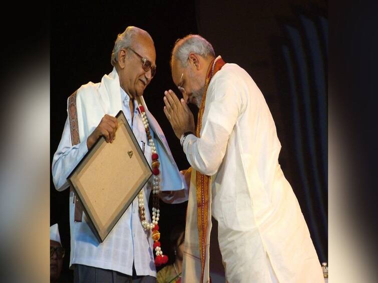 PM Modi expresses grief on demise of school teacher shares emotional tweet PM Modi Video : பிரதமர் மோடியின் பள்ளி ஆசிரியர் காலமானார்.. பழைய வீடியோவை பகிர்ந்து உருக்கம்.