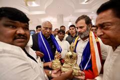 Bharat Jodo Yatra: संविधान दिवस पर महू पहुंचे राहुल गांधी, बीआर अंबेडकर की प्रतिमा पर किया माल्यार्पण, देखें तस्वीरें