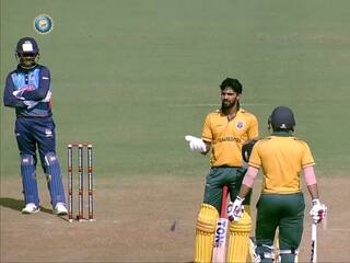 Vijay Hazare Trophy Live Streaming: 30 नवंबर से खेले जाएंगे सेमीफाइनल के मुकाबले, जानें कब और कहां देखें मैच Vijay Hazare Trophy Live Streaming: 30 नवंबर से खेले जाएंगे सेमीफाइनल के मुकाबले, जानें कब और कहां देखें मैच