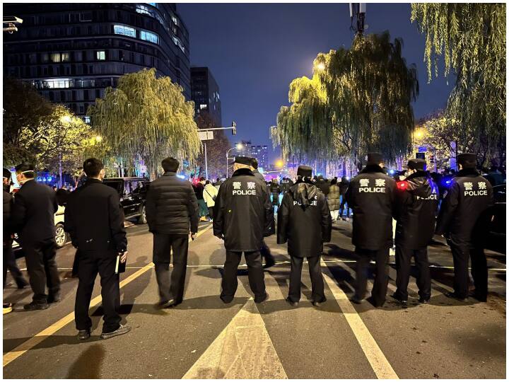 BBC Journalist Assaulted by chinese police who was covering protest in shanghai चीन में विरोध की आवाज दबाने में जुटी जिनपिंग सरकार, BBC का दावा- प्रदर्शन कवर कर रहे उसके पत्रकार को पुलिस ने पीटा