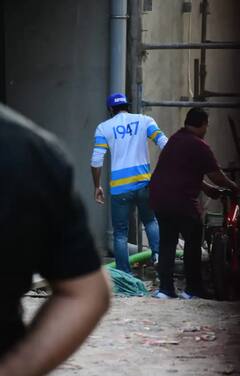 1.9 ਲੱਖ ਦੀ ਇਲੈਕਟ੍ਰਿਕ ਸਾਈਕਲ 'ਤੇ ਸਵਾਰ ਨਜ਼ਰ ਆਏ ਰਣਬੀਰ ਕਪੂਰ, ਨਵੇਂ ਘਰ ਦੀ ਉਸਾਰੀ ਵਾਲੀ ਥਾਂ 'ਤੇ ਪਹੁੰਚੇ