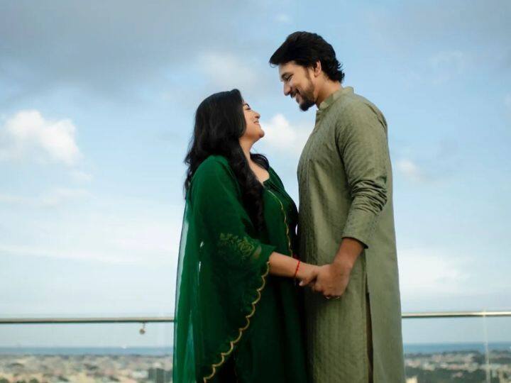 இவர்கள் இருவரும்  2019 ஆம் ஆண்டு முத்தையா இயக்கத்தில் வெளியான தேவராட்டம்  படத்தில்  நடித்திருந்தனர்.