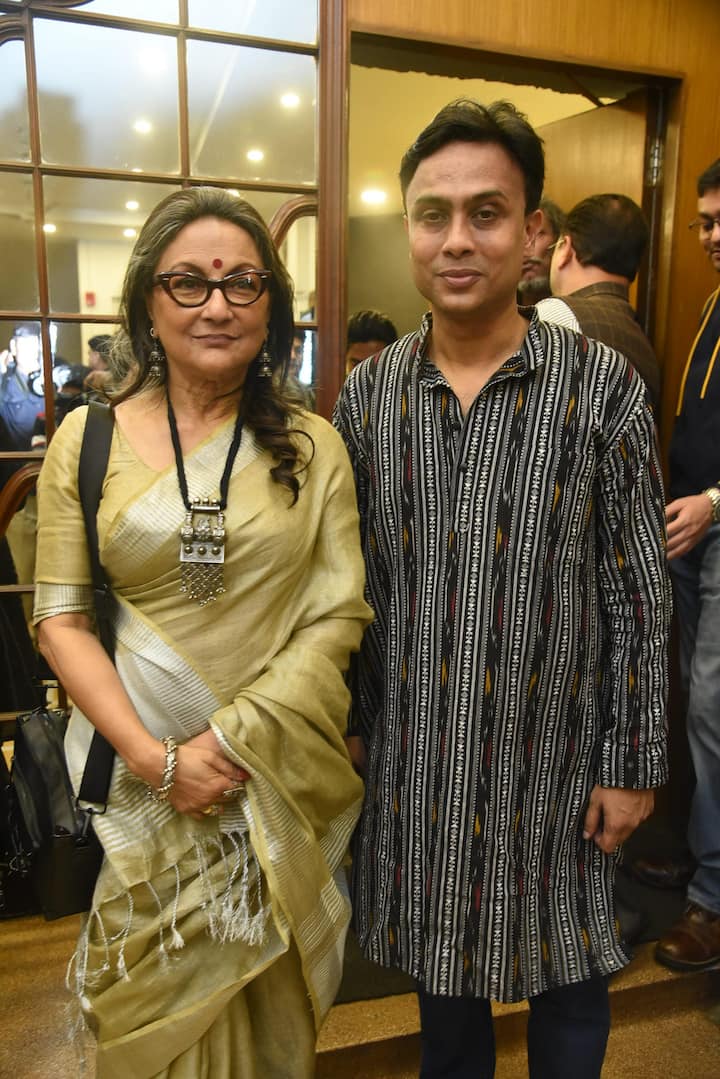 প্রিমিয়ারে হাজির হয়েছিলেন অপর্ণা সেন। ছবি দেখে উচ্ছসিত অভিনেত্রী-পরিচালক।