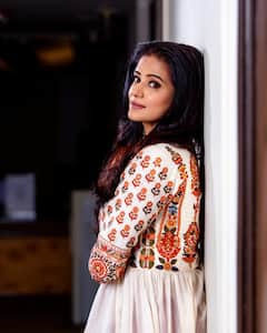 Priya Mani: పంజాబీ డ్రెస్ లో హొయలుపోతున్న ప్రియమణి