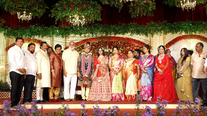 నూతన దంపతులను ఆశీర్వదించిన దర్శకుడు రాఘవేంద్రరావు