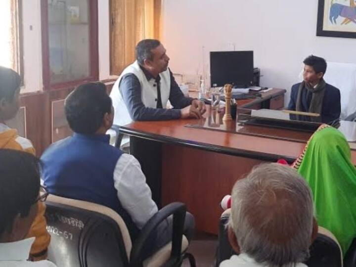 Dindori News: एक दिन का कलेक्टर बना नौवीं क्लास का रुद्र, वजह जानकर आप भी करेंगे आईएएस की तारीफ Dindori Collector Vikas Mishra made ninth student Rudra a one day collector MP News ANN Dindori News: एक दिन का कलेक्टर बना नौवीं क्लास का रुद्र, वजह जानकर आप भी करेंगे आईएएस की तारीफ