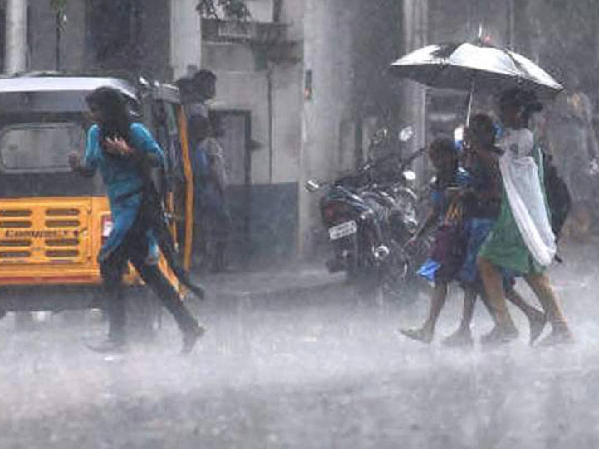 TN Rain Alert: தமிழ்நாட்டில் அடுத்த 2 மணிநேரத்திற்கு இந்த மாவட்டங்களில் மழை மக்களே.. இன்றைய வானிலை நிலவரம்..