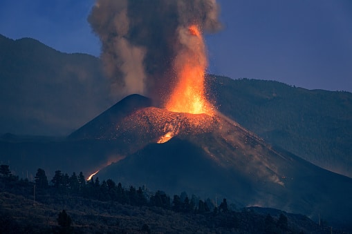 World’s Largest Active Volcano Mauna Loa Erupts In Hawaii: Report World’s Largest Active Volcano Mauna Loa Erupts In Hawaii: Report