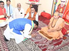 Mainpuri Bypoll: डोर टू डोर कैंपेन से लेकर चाय दुकान तक मैनपुरी में दिखे दिग्गज नेता, तस्वीरों में देखें कैसे हो रहा चुनाव प्रचार