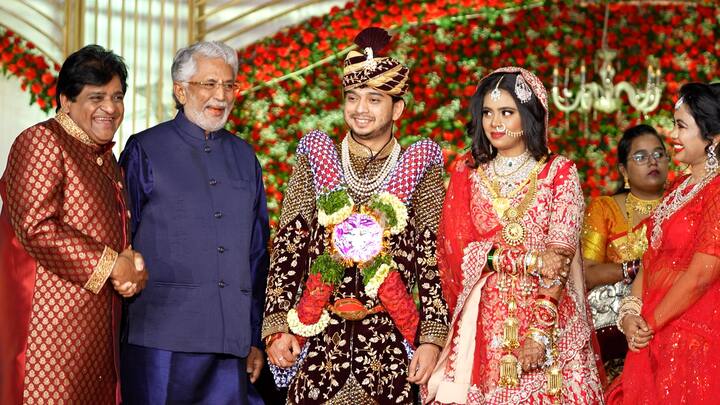 అలీ కూతురు- అల్లుడిని ఆశీర్వదించిన నటుడు, నిర్మాత మురళీ మోహన్.