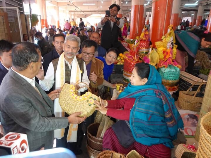 चर्चा में है इंफाल का सदियों पुराना इमा कैथल बाजार, एस जयशंकर ने कहा- नारीशक्ति का सबसे बड़ा उदाहरण India external Affairs minister S Jaishankar called a great example of Nari Shakti to Imphal Ima Keithel market but why abpp चर्चा में है इंफाल का सदियों पुराना इमा कैथल बाजार, एस जयशंकर ने कहा- नारीशक्ति का सबसे बड़ा उदाहरण