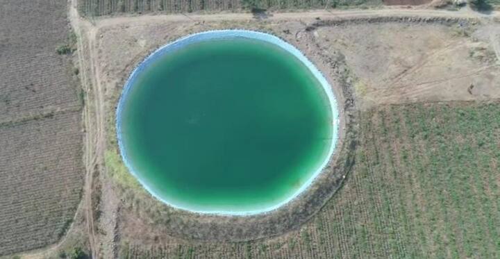 सुमारे 30  हजार लोकांना वर्षभर पुरेल एवढा पाणीसाठी सद्या या शेततळ्यात आहे.