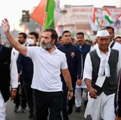 Bharat Jodo Yatra in Pics: भारत जोड़ो यात्रा में दिख रहा समर्थकों का जोश, तस्वीरों में अलग-अलग अंदाज में दिख रहे राहुल गांधी