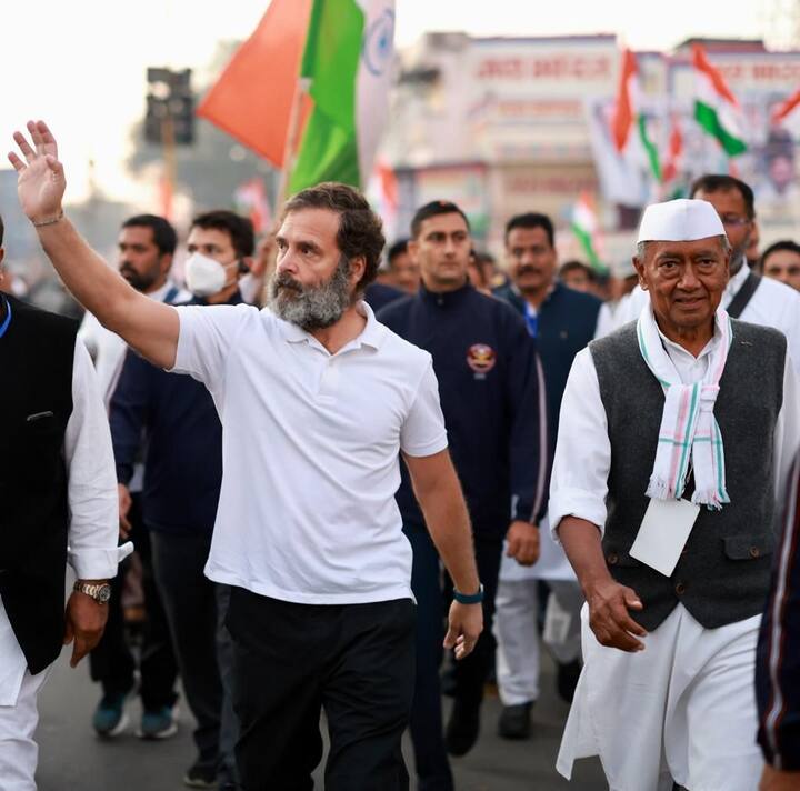 राहुल गांधी के नेतृत्व में कन्याकुमारी से शुरू हुई कांग्रेस की भारत जोड़ो यात्रा कश्मीर तक जानी है. आजतल भारत जोड़ो यात्रा मध्य प्रदेश में है. प्रदेश में समोवार को भारत जोड़ो यात्रा का छठा दिन है. यात्रा के दौरान राहुल गांधी ने इंदौर में अपना रंग जमा दिया.