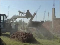 खटीमा : सरकारी जमीन की अवैध प्लॉटिंग कर बेचा, एसडीएम ने बुलडोजर चला कर हटवाया कब्जा