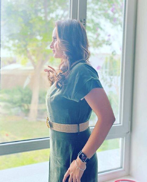 ਪਾਕਿਸਤਾਨੀ ਕ੍ਰਿਕਟਰ ਪਤੀ ਸ਼ੋਏਬ ਮਲਿਕ ਤੋਂ ਤਲਾਕ ਦੀਆਂ ਖਬਰਾਂ ਵਿਚਾਲੇ ਭਾਰਤੀ ਟੈਨਿਸ ਸਟਾਰ ਸਾਨੀਆ ਮਿਰਜ਼ਾ ਨੇ ਸੋਸ਼ਲ ਮੀਡੀਆ 'ਤੇ ਇਕ ਪੋਸਟ ਸ਼ੇਅਰ ਕੀਤੀ ਹੈ। ਸਾਨੀਆ ਦੀ ਇਸ ਪੋਸਟ ਵਿੱਚ ਆਪਣੇ ਆਪ ਨੂੰ ਬ੍ਰੇਕ ਦੇਣ ਅਤੇ ਦਿਲ ਵਿੱਚ ਭਾਰੀ ਮਹਿਸੂਸ ਕਰਨ ਬਾਰੇ ਕੁਝ ਗੱਲਾਂ ਲਿਖੀਆਂ ਗਈਆਂ ਹਨ।