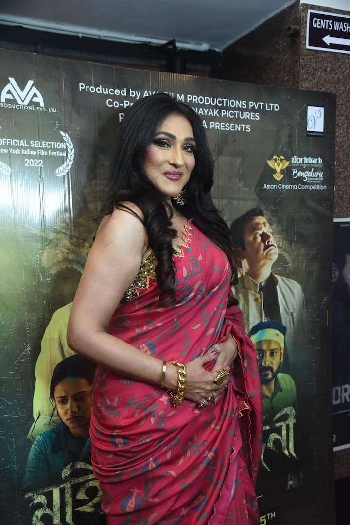 ছবিতে একজন মহাকাশচারীর ভূমিকায় ঋতুপর্ণা, এই ধরণের চরিত্রে তাঁকে প্রথমবার দেখা যাবে।