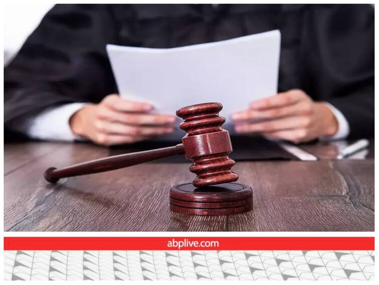 मूल अधिकारों के शोषण के खिलाफ क्या पहले हाई कोर्ट जाना होगा या सीधा सुप्रीम कोर्ट में भी इसकी याचिका दी जा सकती है? Where to file a petition against the exploitation of fundamental rights मूल अधिकारों के शोषण के खिलाफ क्या पहले हाई कोर्ट जाना होगा या सीधा सुप्रीम कोर्ट में भी इसकी याचिका दी जा सकती है?