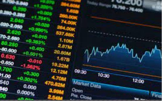 ਇਸ ਦੌਰਾਨ 30 ਸ਼ੇਅਰਾਂ ਵਾਲੇ ਬੀਐਸਈ ਸੈਂਸੈਕਸ ਨੇ ਕਾਰੋਬਾਰੀ ਹਫ਼ਤੇ ਦੇ ਪਹਿਲੇ ਦਿਨ ਭਾਵ ਸੋਮਵਾਰ ਨੂੰ ਨਵਾਂ ਰਿਕਾਰਡ ਕਾਇਮ ਕੀਤਾ। ਸਵੇਰੇ ਸੁਸਤ ਸ਼ੁਰੂਆਤ ਤੋਂ ਬਾਅਦ ਬਾਜ਼ਾਰ ਨੇ ਤੇਜ਼ੀ ਫੜੀ ਤੇ ਸੈਂਸੈਕਸ ਪਹਿਲੀ ਵਾਰ 62600 ਦੇ ਪੱਧਰ ਨੂੰ ਪਾਰ ਕਰ ਗਿਆ।