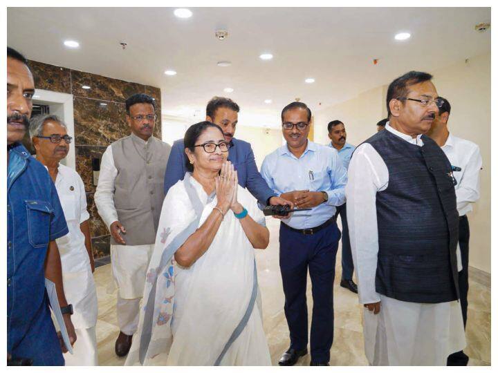 WB New Districts: जानें किन इलाकों से बनेंगे पश्चिम बंगाल में दो नए जिले, मंगलवार को सीएम ममता बनर्जी करेंगी एलान West Bengal Districts: CM Mamata Banerjee likely to officially announce 2 new districts on Tuesday WB New Districts: जानें किन इलाकों से बनेंगे पश्चिम बंगाल में दो नए जिले, मंगलवार को सीएम ममता बनर्जी करेंगी एलान