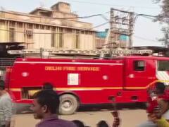दिल्ली: फुटवियर फैक्ट्री में लगी आग, मौके पर पहुंची दमकल की 27 गाड़ियां