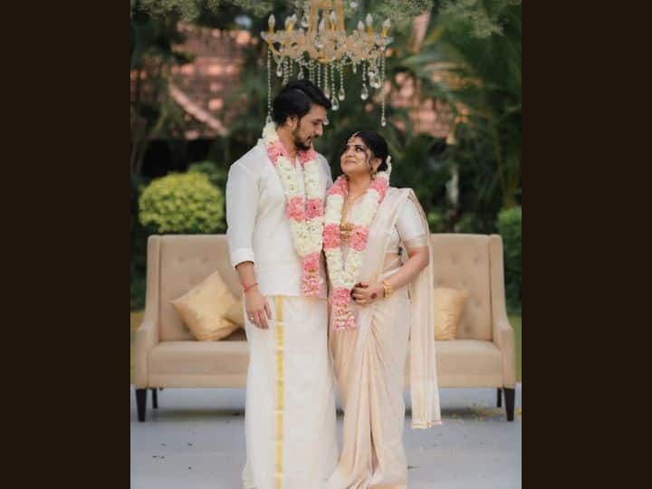 இந்நிலையில் இன்று திருமணம் செய்துக் கொண்ட கௌதம் கார்த்திக் - மஞ்சிமா மோகன் திருமண புகைப்படம் இணையத்தில் வைரலாகியுள்ளது.