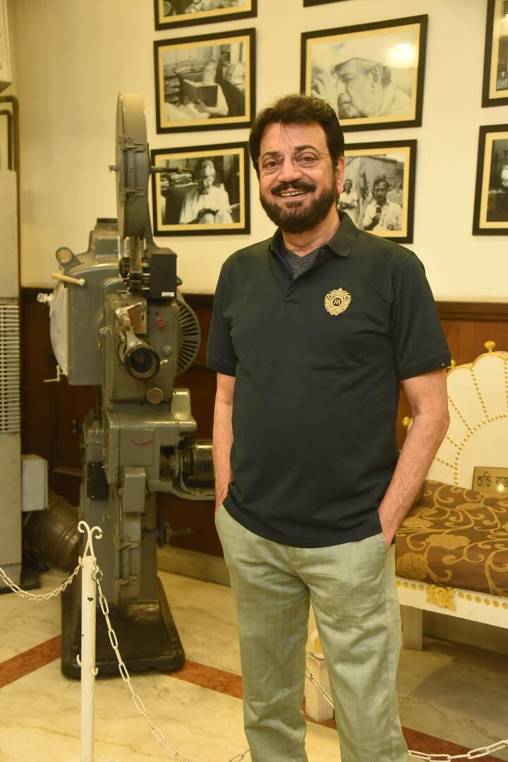 প্রিমিয়ারে হাজির ছিলেন চিরঞ্জিত চট্টোপাধ্যায়। এর আগে রান, ইসরাইল, জাপান, চীন, ফিলিপাইন, কাজাখস্তান, কিরগিজস্তান, আফগানিস্তান, বাংলাদেশ এবং ভারতের মোট ১৩টি ছবির সঙ্গে প্রতিদ্বন্দ্বিতা করার জন্য নির্বাচিত হয়েছিল এই ছবিটি
