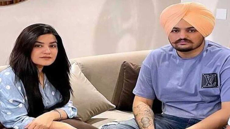 punjabi singer kaur b shares throwback photo with sidhu moose wala says har din housle davin rabba eh dukh sehan valya nu Sidhu Moosewala: ਸਿੱਧੂ ਮੂਸੇਵਾਲਾ ਨੂੰ ਯਾਦ ਕਰ ਭਾਵੁਕ ਹੋਈ ਕੌਰ ਬੀ, ਤਸਵੀਰ ਸ਼ੇਅਰ ਕਰ ਕਹੀ ਇਹ ਗੱਲ