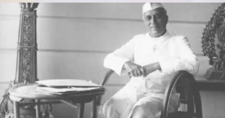 India Under the Shadow of Jawaharlal Nehru the Torchbearer of a Nascent Nation ਇੱਕ ਨਵੇਂ ਬਣੇ ਦੇਸ਼ ਦੇ ਮੋਢੀ...  ਜਵਾਹਰ ਲਾਲ ਨਹਿਰੂ ਦੇ ਸਾਏ ਹੇਠ ਭਾਰਤ